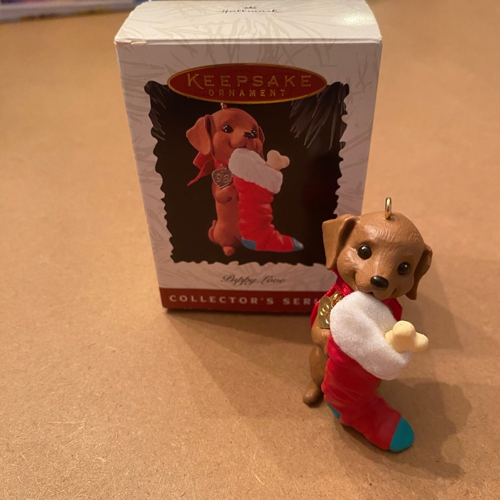 Vintage Hallmark Dachsund puppy ornament 1996, #6 in the Puppy Live series